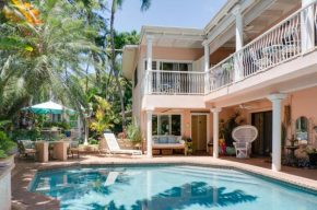 Old Lahaina House-Walk to town & beach!